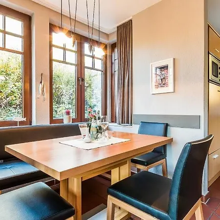 Nyaraló Windfluechter, Haven Hoeoevt